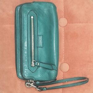 Coach Daisy Triple Zip Leather Wristlet/Clutch
